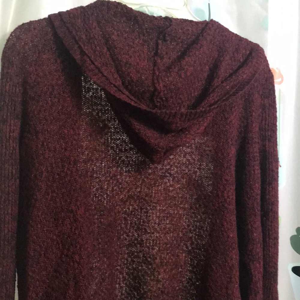 Zenana Outfitters Hooded flowy front high-low design Black and red sweater - Picture 6 of 7